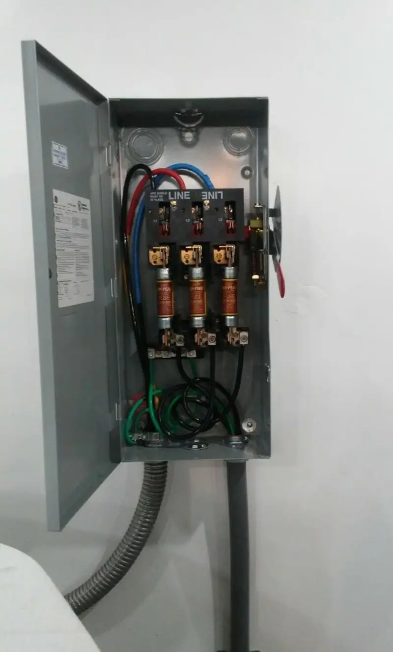 Three-phase disconnect switch installed for Smoke Detector Installation in Little Rock